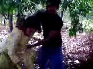 एक लड़की, यातना, बेट ...