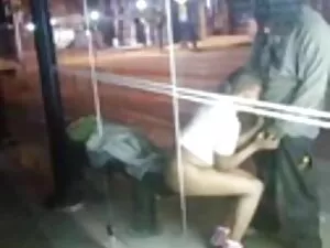 वह कैमरे पर और बाथरू ...