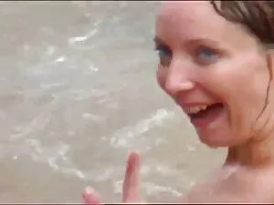 सुनहरे बालों वाली हि ...