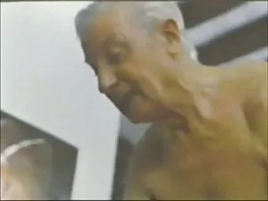 आदमी ने एक दोस्त को  ...